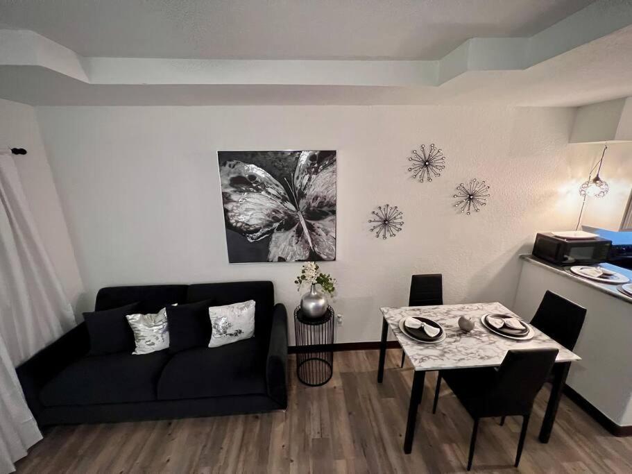Chic & Cozy 2 Bedroom - 1 Bathroom - Rated Best Eagle Pass Kültér fotó