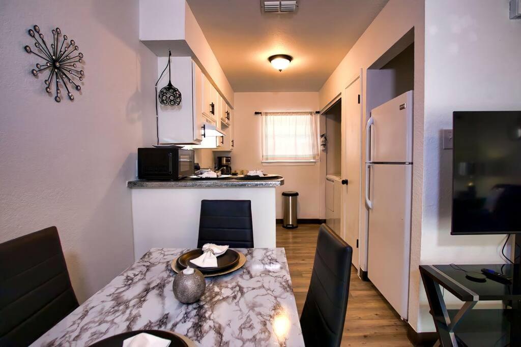 Chic & Cozy 2 Bedroom - 1 Bathroom - Rated Best Eagle Pass Kültér fotó