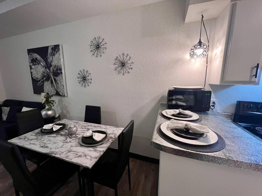 Chic & Cozy 2 Bedroom - 1 Bathroom - Rated Best Eagle Pass Kültér fotó